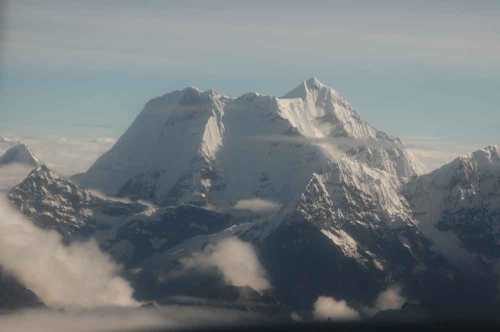 125 - Nepal - cordillera del Himalaya, panoramica aerea del Melungtse, 7181 m